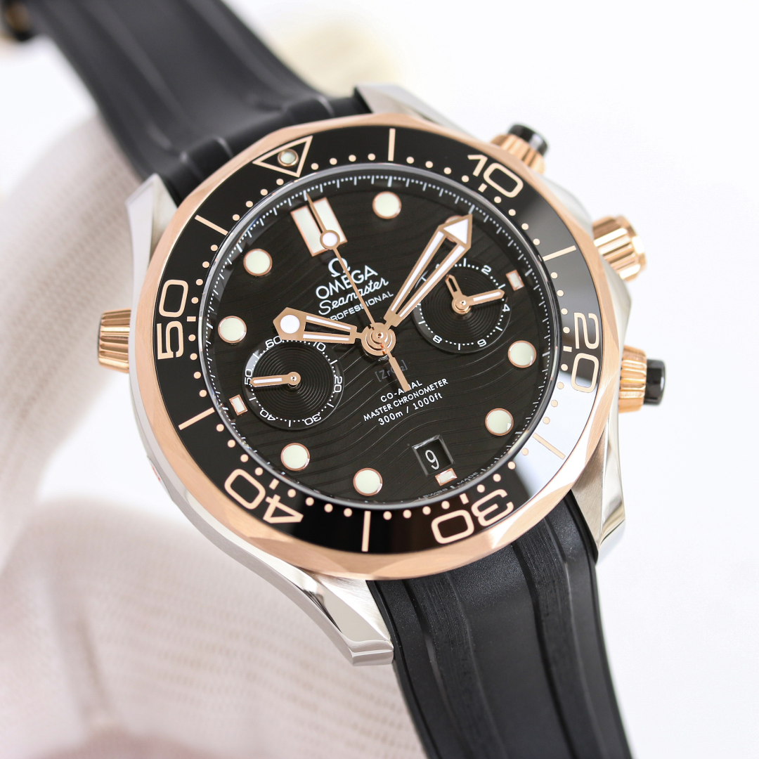 SJ tape white striped 1800 steel band white striped rose 1900
TVS OMEGA OT New Seamaster 300 m 44mm Chronograph ??OB2 Seamaster 300 series
TVS FACTORY 1-1 Exclusive self-developed 9900 movement function is the same as the original, double T black balance 