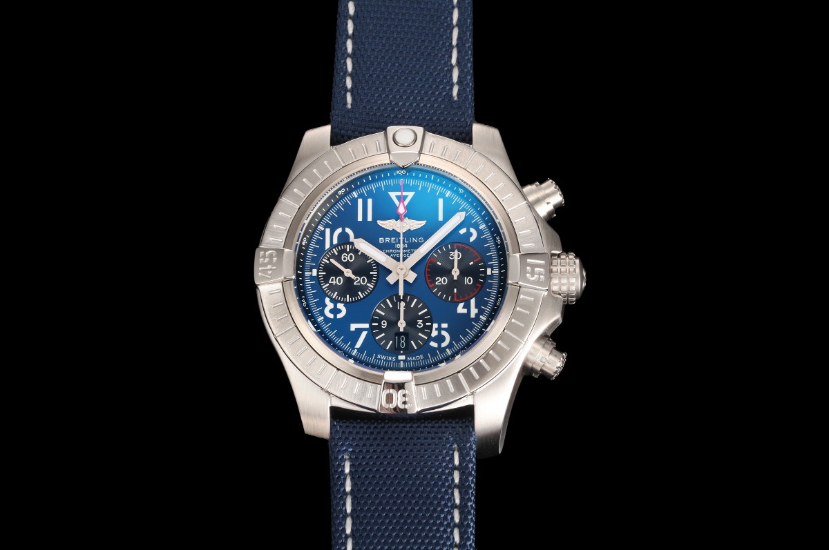 BLS belt style white 1700 rose 1750 steel belt ?100
BLS Factory
A Breitling factory ???D05
The latest Avenger B01 chronograph
The original mold top reissue hardcore is here (Avenger B01 Chronograph 45) ? A grand 45mm stainless steel case with charcoal bla