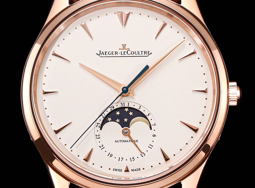 1550
N1 Jaeger-lecoultre JL Moon Phase Master Series OT1 Dress Men's Watch Q1368420. (Case diameter 39mm, thickness 9.9mm)
[Moon Phase Dial] CNC engraving (non-surface mount) similarity up to 98%!
?? Movement ?? Original mold replication of Cal.925/1 inte
