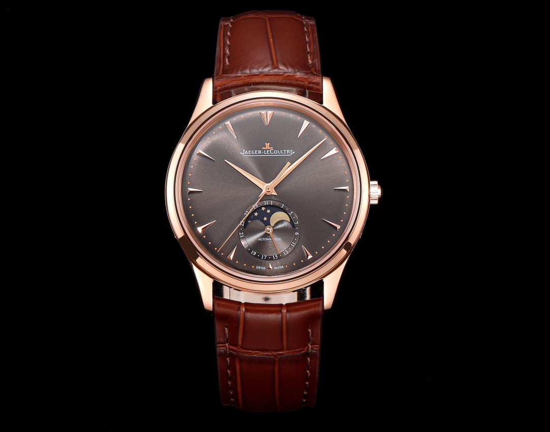 1550
N1 Jaeger-lecoultre JL Master Moon Phase OT1 Dress Men's Watch Q1368420. (Case diameter 39mm, thickness 9.9mm)
[Moon Phase Dial] CNC engraving (non-surface mount) up to 98% similarity!
?? Movement ?? Original mold replication of Cal.925/1 integrated 