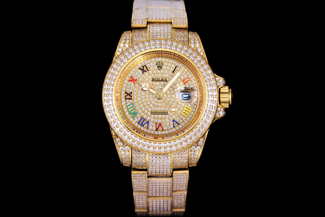1600
The ROLEX Luxury Ultimate Starry Sky version 904 is made of stainless steel and densely set with top-quality Swarovski diamonds, embodying luxury quality, dazzling and charming. The case and bracelet are all studded with diamonds, shining with gold, 