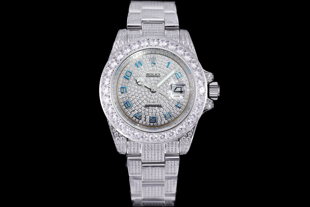 1600
The ROLEX Luxury Ultimate Starry Sky version 904 is made of stainless steel and densely set with top-quality Swarovski diamonds, embodying luxury quality, dazzling and charming. The case and bracelet are all studded with diamonds, shining with gold, 