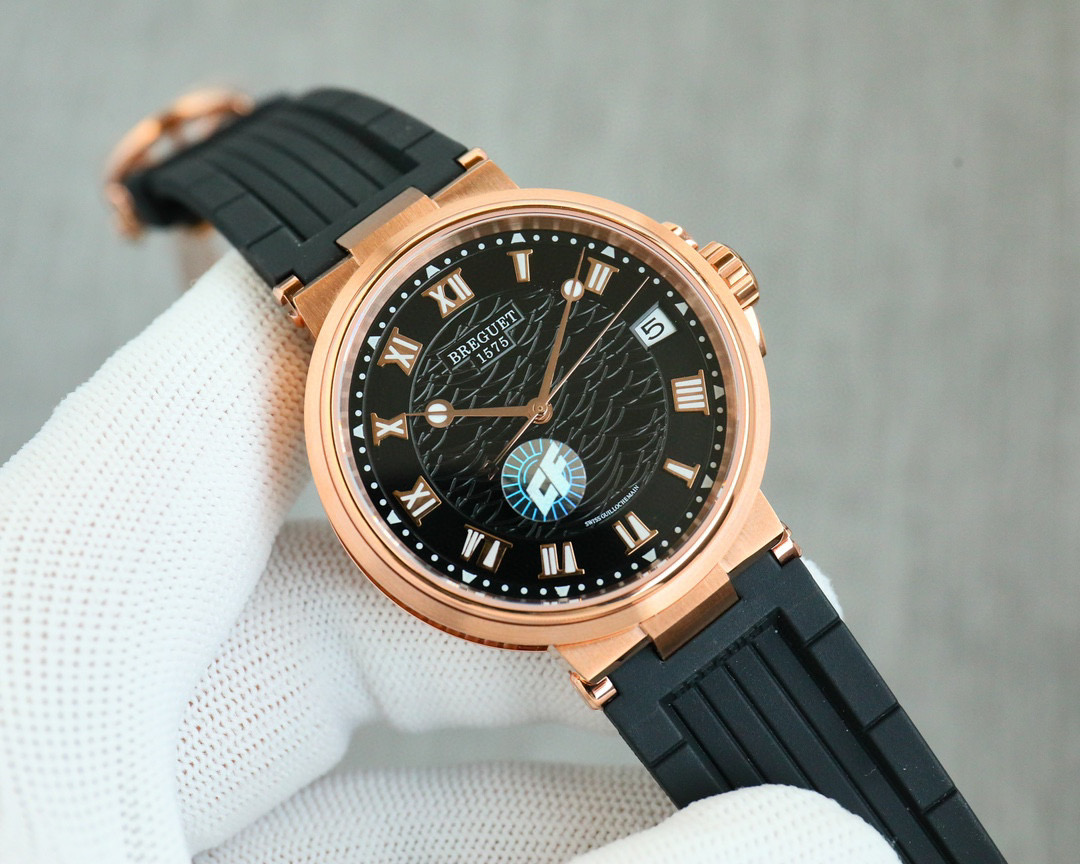 CF white 1750 gold 1800
Breguet ???BP1 MARINE 5517 watch, the origin piece of Marine chronometer, "timekeeping is a weapon of war" that says this watch, the masterpiece of the Breguet watch world. Factory transcribe the original data in full, 98% restore 