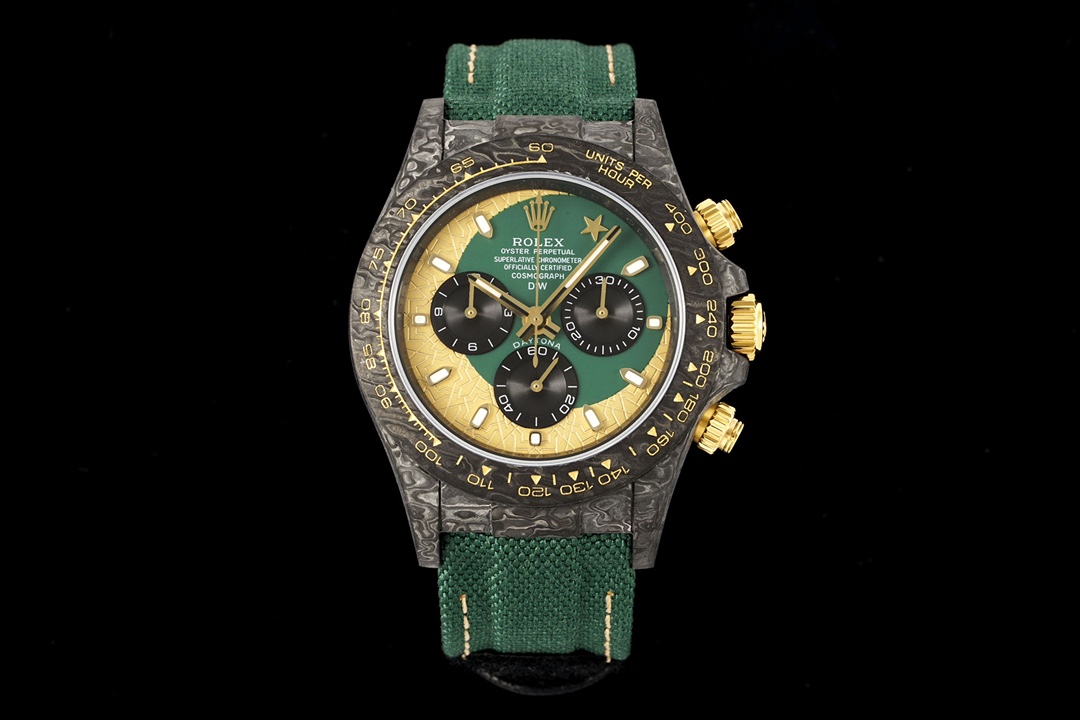 Diw Classic Ultra Carbon Fiber Custom Edition Cosmic Chronograph Daytona series watches 40MM in diameter have been updated in 13 colors this quarter
1/ Crescent Oasis: Moon ?? The dial contrasts sharply with green
2/ Crescent-shaped Tiffany: The recent po
