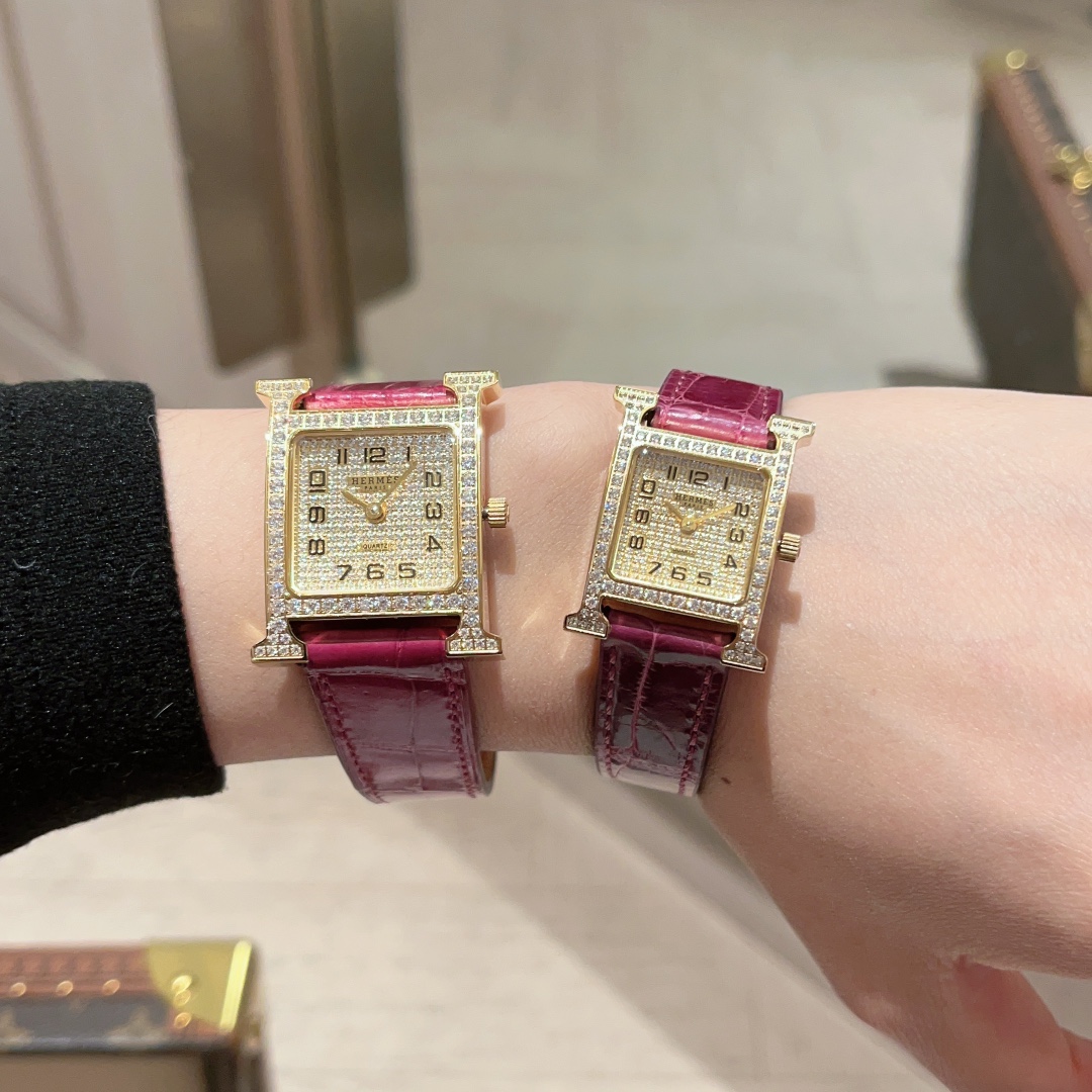 ?? White case 700 Gold case 750
???? Hermes' HEURE H 'collection, the most classic H letter case, hand-polished, full sky stars, really have no resistance to this kind of square dial watch. 316 stainless steel case, exquisitely polished "H" shape lines, e