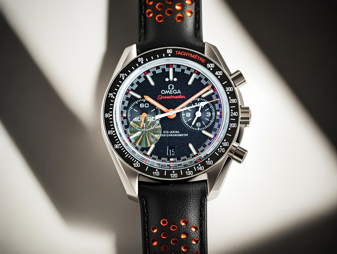 Omega Speedmaster Racing Chronograph 44.25mm Master Chronometer [Leather 1700 steel 1800
Model: 329.33.44.51.04.001
In 1957, Omega introduced the [Speedmaster series] designed specifically for motorsport, which is also known as the "Racing dials".
TVS dev
