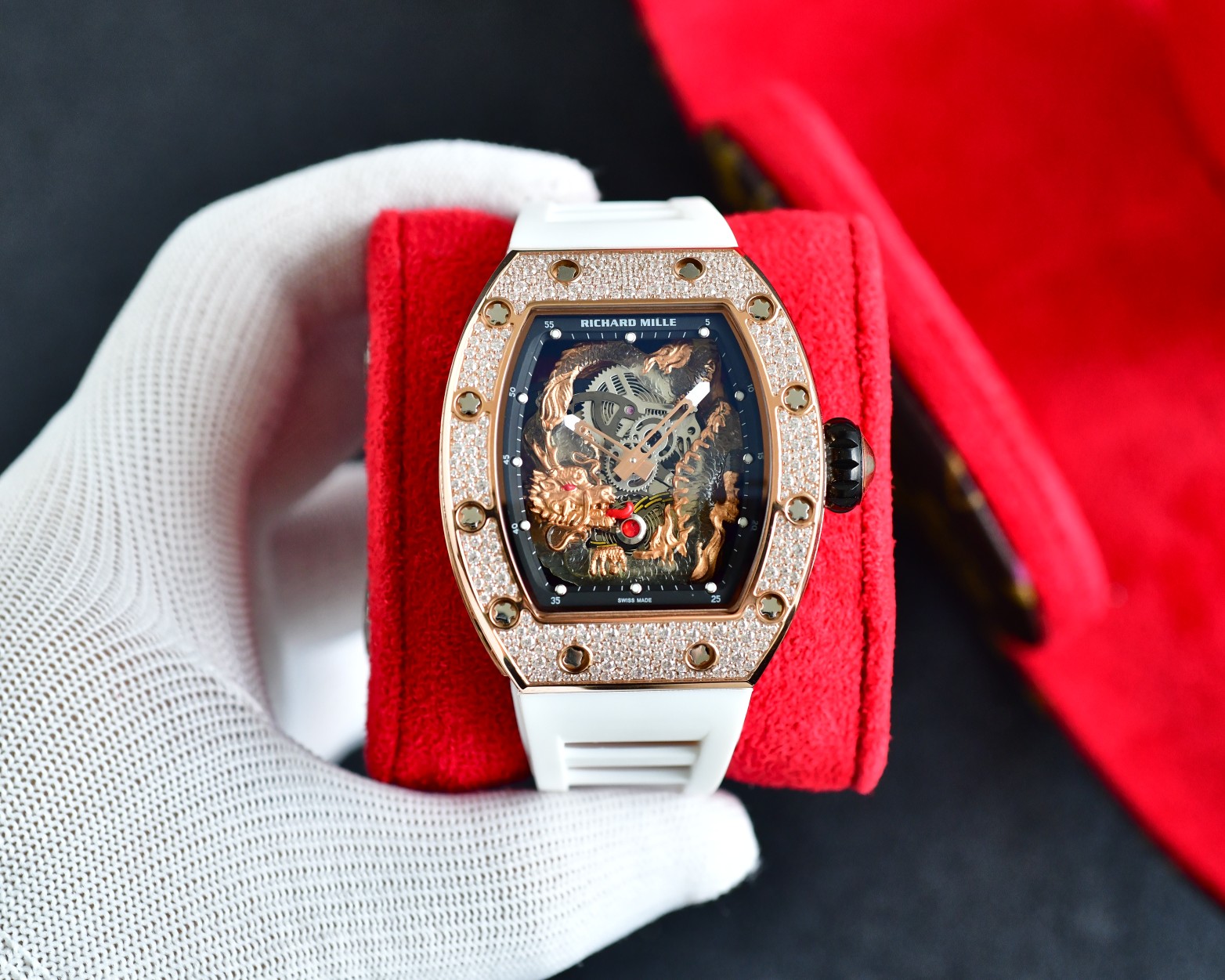1800
?? The same as Jackie Chan Jack Chen Richard Mille RM57-03 Flying Dragon in the Sky SERIES Global Limited Edition 8 pieces EXPENSIVE is NOT YOUR shortcoming! This watch case is made of imported crystal clear glass, equipped with imported Citizen prec