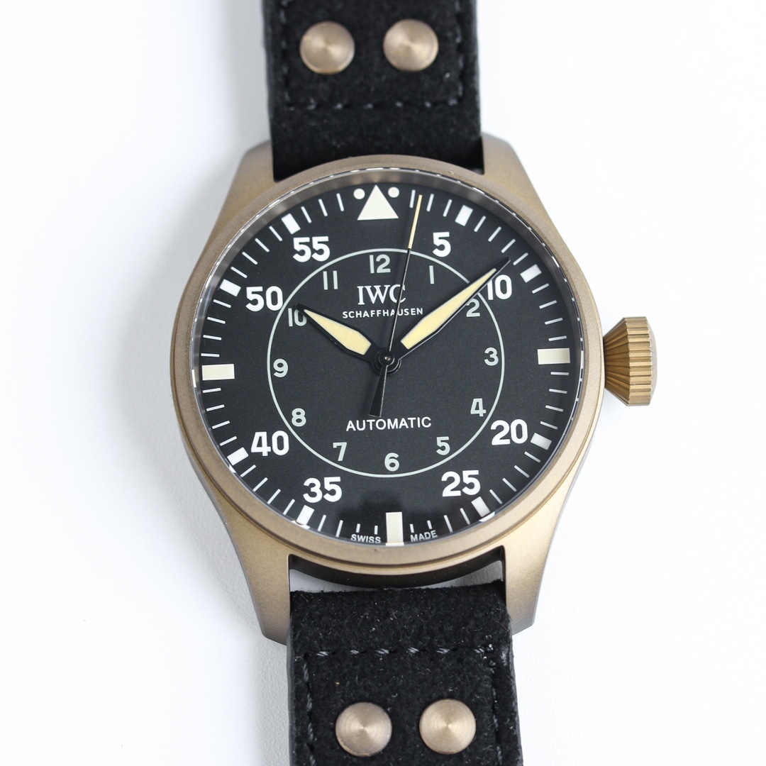 SJ produces white titanium 1300 Bronze 1400
IWC Air Overlord ??IL1 Big Pilot collection. 43mm wild and masculine design, with an air of dominance. Delicate and gentle craftsmanship, perfect. The two complement each other -- the combination of strength and