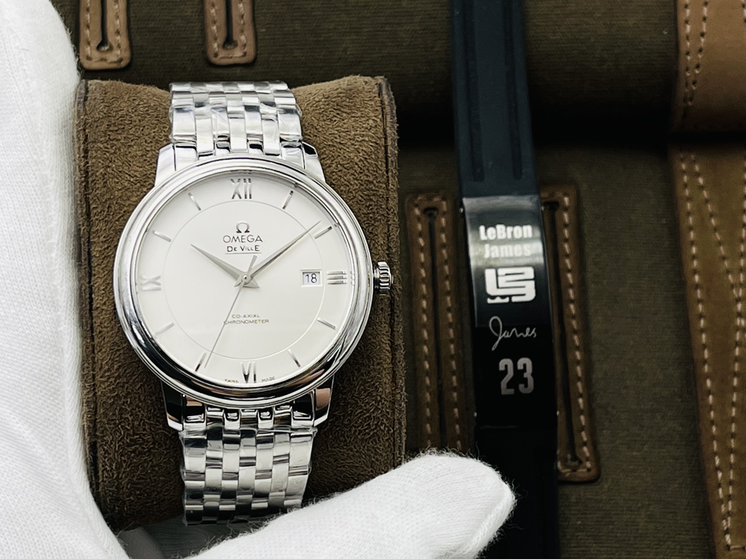 [Recommended by MKS Factory] V6 upgrade, the market's top version. omega Classic De Ville collection!
1 ? 39.5mm in diameter, the same thickness as the original!
2 ? Equipped with 9015 imported movement machinery! Strong stability!
3 ? Features: Whether g