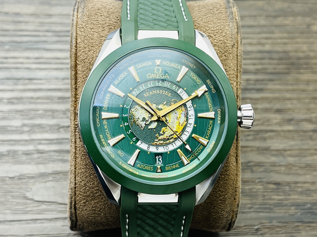 [OM Factory2024 Wall Crack Recommendation]
Omega Seamaster 43MM diameter 220.10.43.22.03.001
Omega World Time watch
Laser-ablated blue ocean, land relief outline, 24-hour hesalite crystal ring. The vast world is at your fingertips, accompanying you on a g