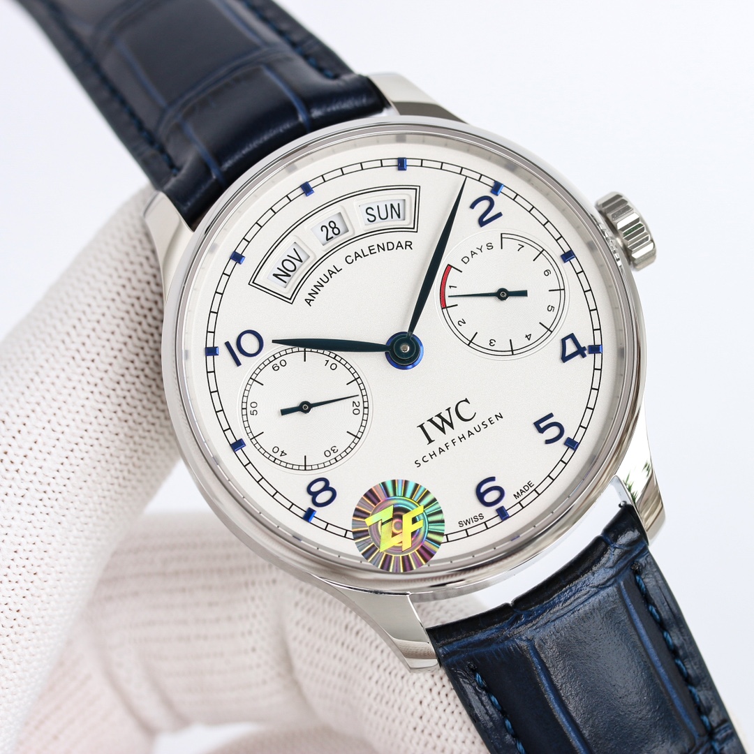 SJ white case 1600 gold case 1650
ZF IWC Portuguese Annual Calendar watch Fine model IW503501! Upgrade details: ?? ZF3
1 ? 44mm in diameter, the same size as the genuine product!
2 ? Exclusive Custom 52850 movement function synchronized with the original 