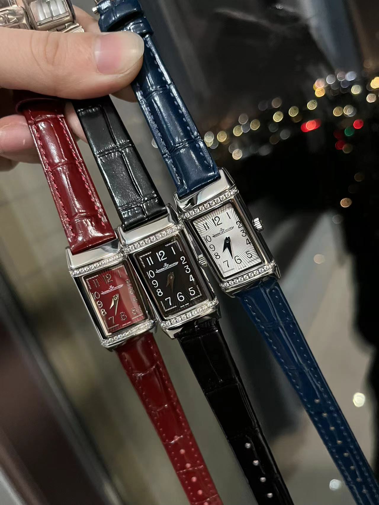 ??400 Flip watch, a big turn for the New Year ?????? Jaeger Revers one Flip watch! The flip is really amazing to see an explosion ?? Jaeger Revers 3288420! Understated with historical depth! The unique size of 40.1*20, the stable and long-lasting imported