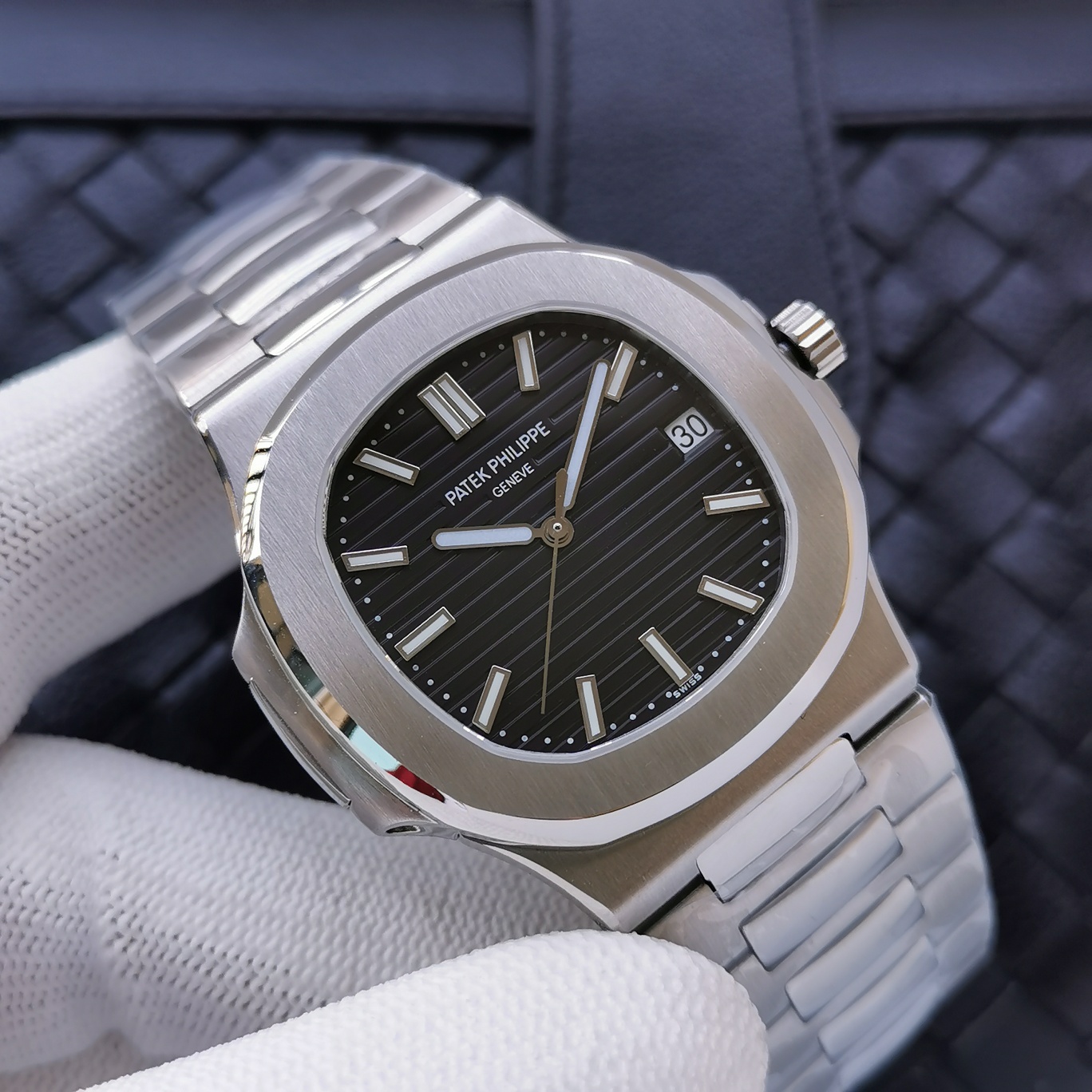 [PATEK PHILIPPE] Patek Philippe Elegant Sport series 5711/1A Nautilus, PP's stunning production of the king of steel watches, the best detoxification solution on the web, paired with Patek Philippe 9015 modified Cal.324 automatic winding integrated moveme