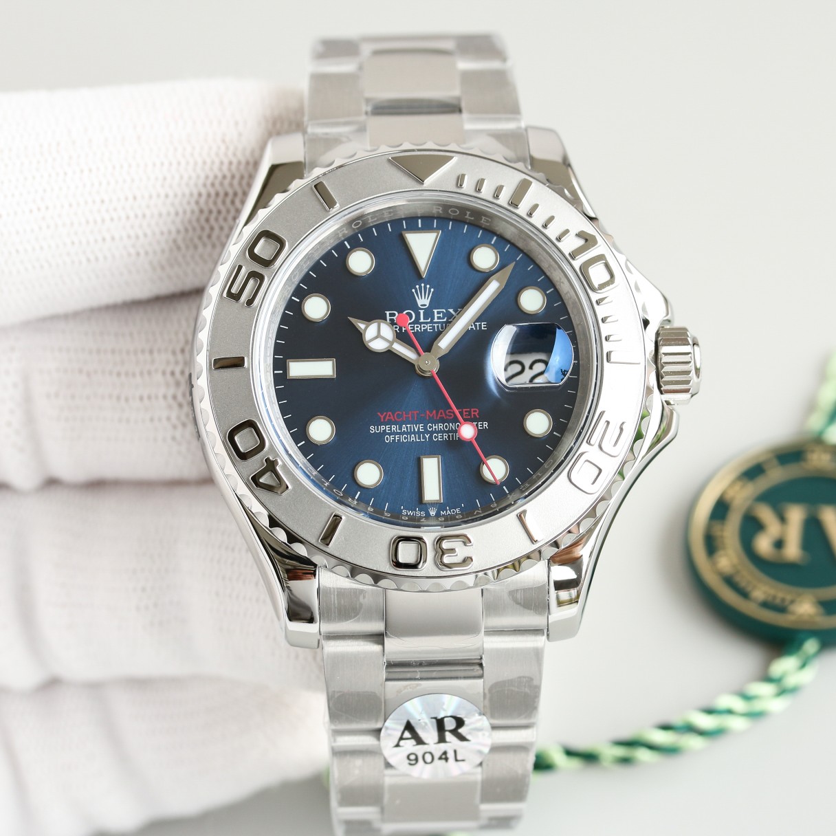 AR Rolex Yacht-Master Super Imported 904L Yacht Series! 40mm in diameter! Details: 1 ? The strap and case are both cast from imported 904 steel (polished and polished every detail is very fine) and feel very good.
2 ? The rim of the AR is pressed down exa