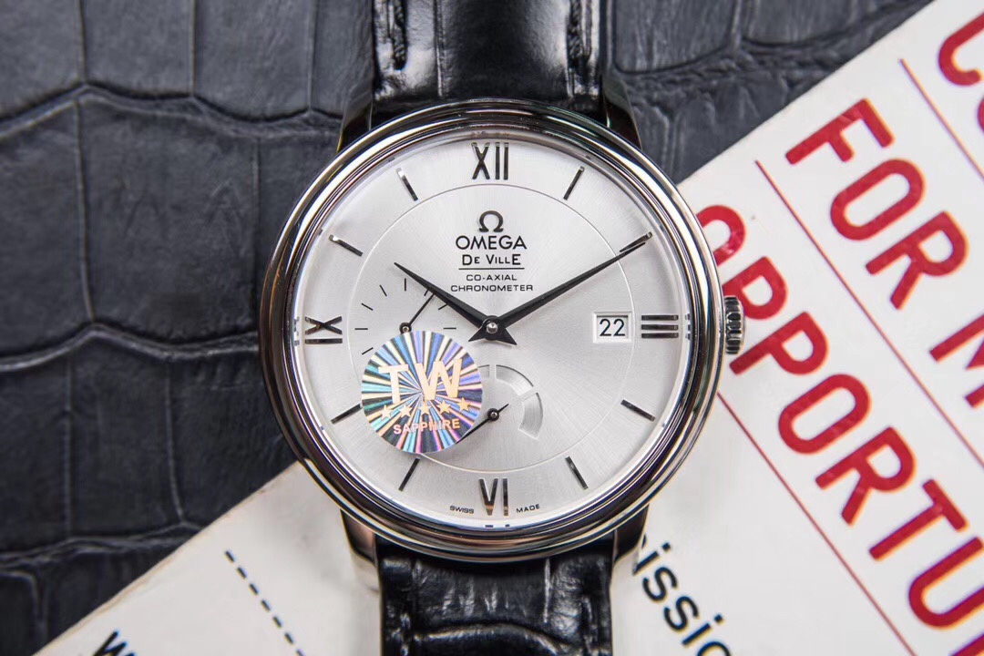 [TW] Omega Power de Ville is equipped with a 2824 modified 6-position true power, 9-position small seconds movement that is consistent with the genuine Cal.2627. All hands are genuine and usable. The case back is flawless. The original mold, 39.5mm in dia