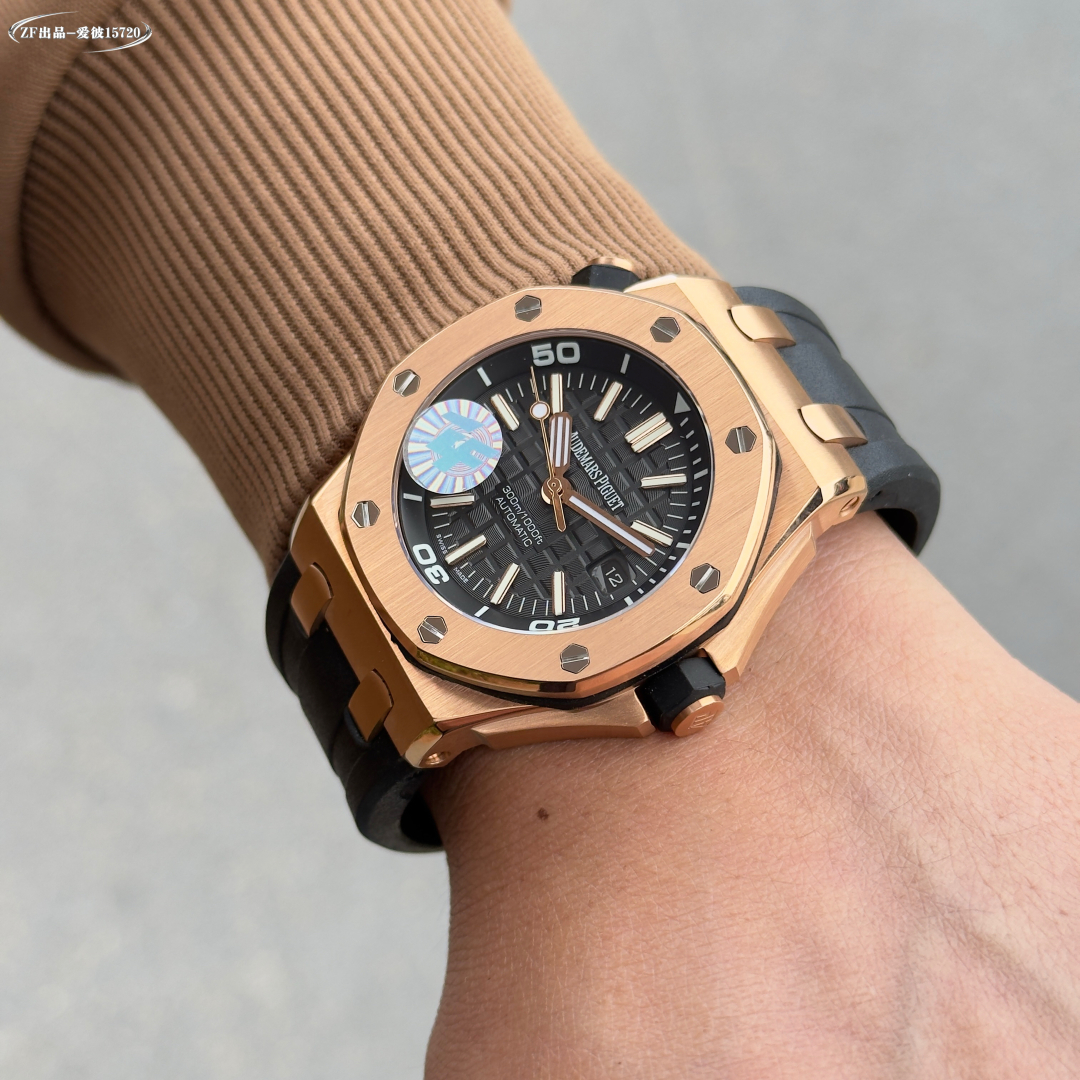 ?? Creating a classic - Audemars Piguet 15720 Diving King! With the 4302 integrated movement, creating the strongest replica inside and out
1. The case is polished multiple times just to match the data of the edges and the touch of the material;
2. The st