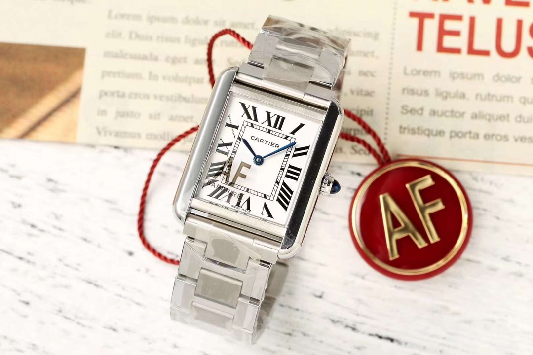 ?? Desire for peace, oppose war! AF perfectly showcases the Tank collection 's understated yet not luxurious retro style
AF Cartier Tank watch
[Case] Small 29.5mm*22mm, breaking away from the traditional round shape of the watch body, the upper and lower 