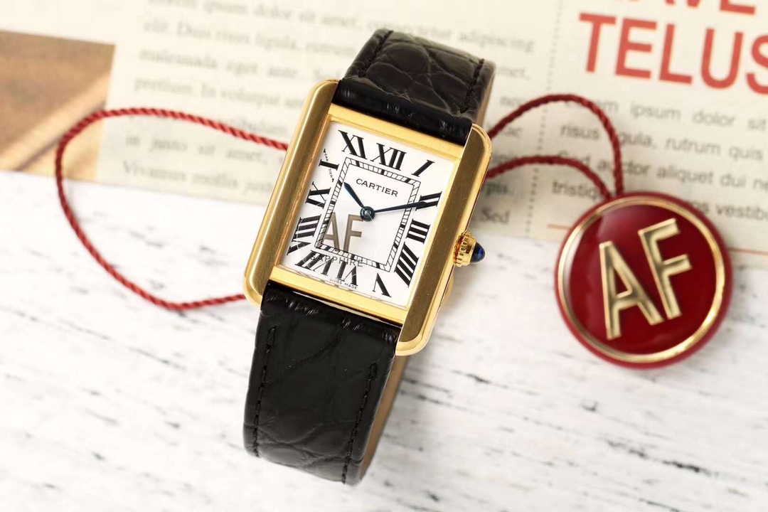 ??AF perfectly showcases the understated yet not luxurious retro style of the Tank collection
AF Cartier Tank watch
[Case] Small 29.5mm*22mm, breaking away from the traditional round shape of the watch body, the upper and lower symmetrical parallel case s
