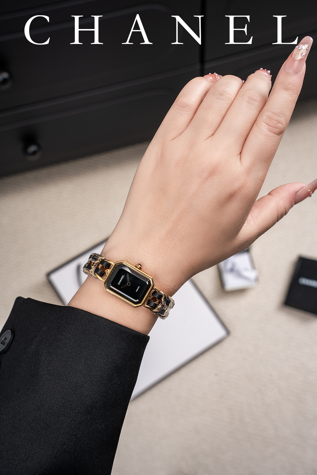 ?? "The latest version" Chanel PREMIERE ROCK watch! This should be the top of vintage watches
The octagonal outline of the PREMIERE watch is exactly like the shape of Place Vendome in Paris. It has been a shining star in Chanel's watchmaking world since 1