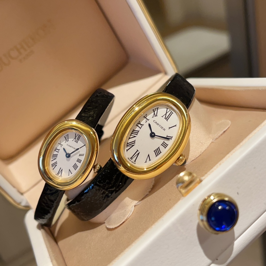 ?? White shell 320 gold 350 mini size white shell 350 gold 380
Cartier Bathtub collection mini sizes are here ?? Mini world ?? elegance representative ??
The Baignoire Bathtub collection watches, in the elegant European bathtub shape, perfectly interpret 
