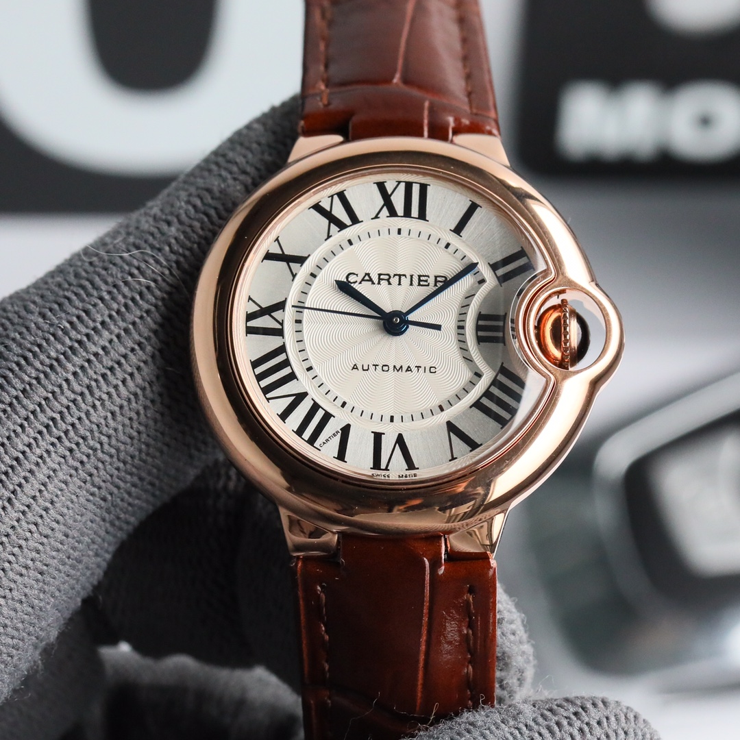 18k gold-plated stock exclusive channel stock, Cartier Ballon Bleu series 28mm 33mm 36mm
3 sizes available
W6920097 women's watch, original imported movement, automatic mechanical movement, (18k gold-plated) sapphire crystal, sunray patterned effect dial,