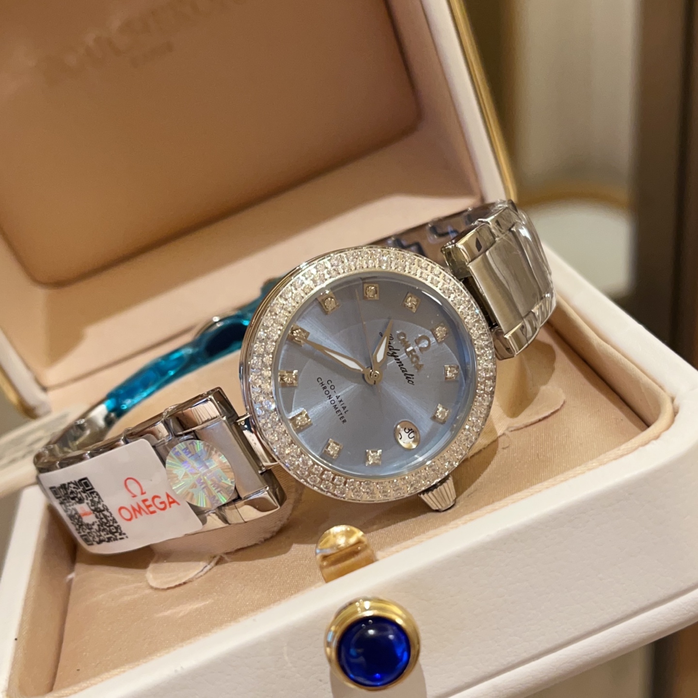 ?? Aperture 300, diamond 330, gold plus 20??
Omega Ladymatic | New macaron color ???
?? New 2025 debut - Ladymatic This macaron color is simply stunning and top-notch! Sure enough, large dials are the most popular this year ?? with a 34mm case diameter, t