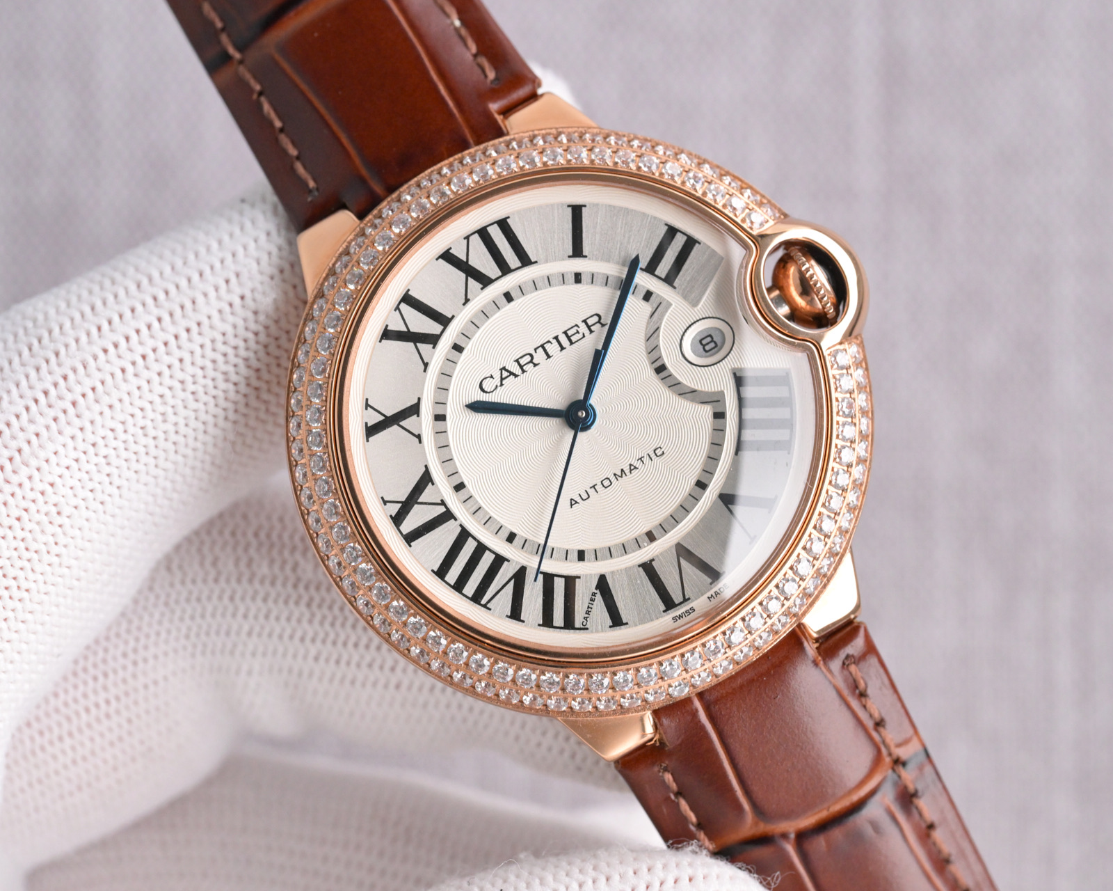 From JBL 1600
JBL (CARTIER 18k gold watch) CARTIER ???RW1 Ballon Bleu men 42mm mechanical ARRIVAL, alligator leather strap... 18k gold-plated
Although mechanical watches are more upscale than quartz watches, many people are not very familiar with mechanic