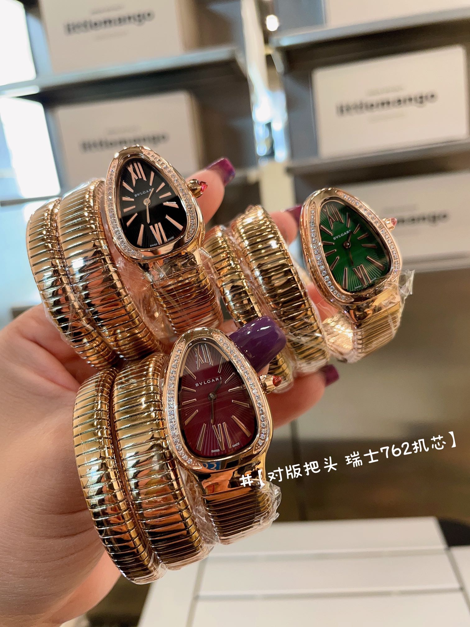 ?? White 260 Gold 280 diamonds ?20
BVLGARI upgraded version, with imported Swiss movement, stainless steel case and strap, crown upgraded to match the color and shape of the original. A perfect reproduction of the classic snake-shaped watch, exquisite wor