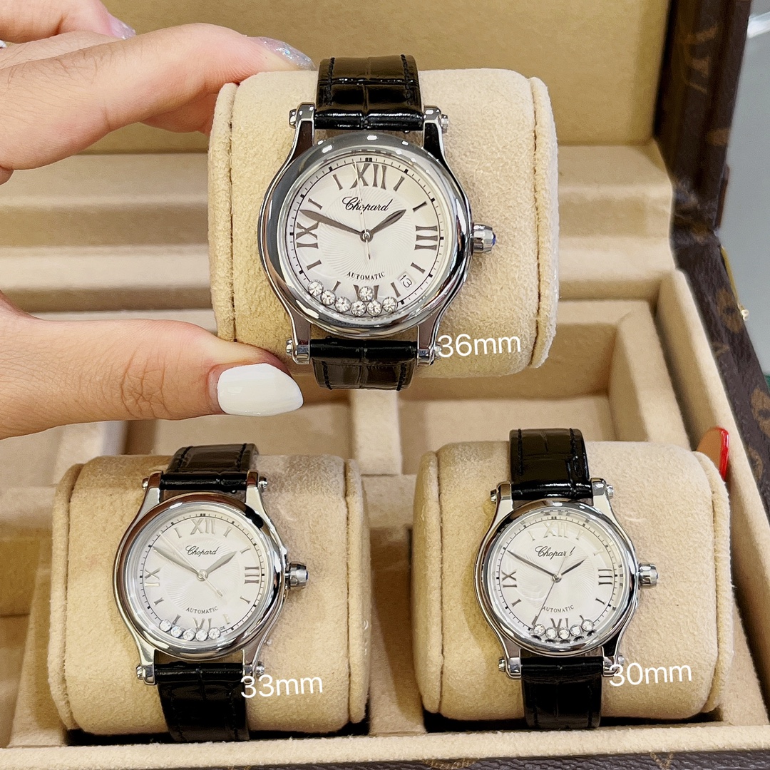 ?? Aperture 240 drill ring 260
?? Real shot of HAPPY DIAMONDS
As Chopard's most sought-after and best-selling collection, this collection interprets Chopard's signature dynamic diamonds with a direct and delicate touch. The new Happy diamonds feature a cu