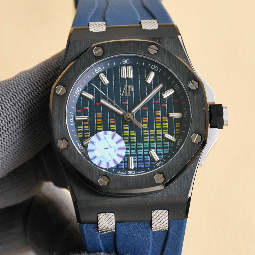 White 1350 Black 1400
Zf New Audemars Piguet Royal Oak 15600 Music Classic Version [6 Highlights] 1. Genuine disassembled mold, 43mm in diameter 14mm thick 2 perfectly restores every detail of the genuine case, fully demonstrating the "sharp and resolute"