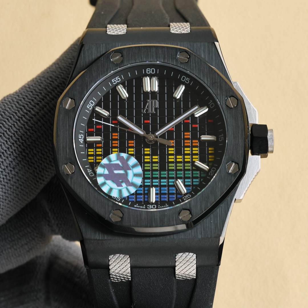 White 1350 Black 1400
Zf New Audemars Piguet Royal Oak 15600 Music Classic Version [6 Highlights] 1. Genuine disassembled mold, 43mm in diameter 14mm thick 2 perfectly restores every detail of the genuine case, fully demonstrating the "sharp and resolute"