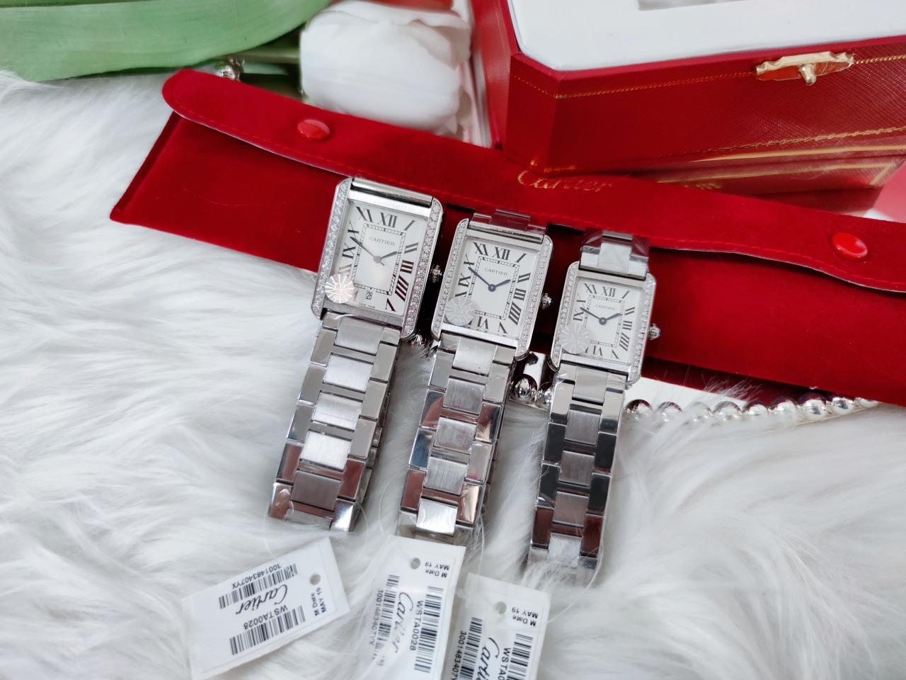 [White case 330 rose gold 350 diamonds +30] Cartier Tank Solo watch, high quality original version ? original opening ? mold, Swiss quartz ? movement. Table ? steel shell, circular bead ? crown, Mosaic of a ? convex circle shape ? into spinel, silver plat
