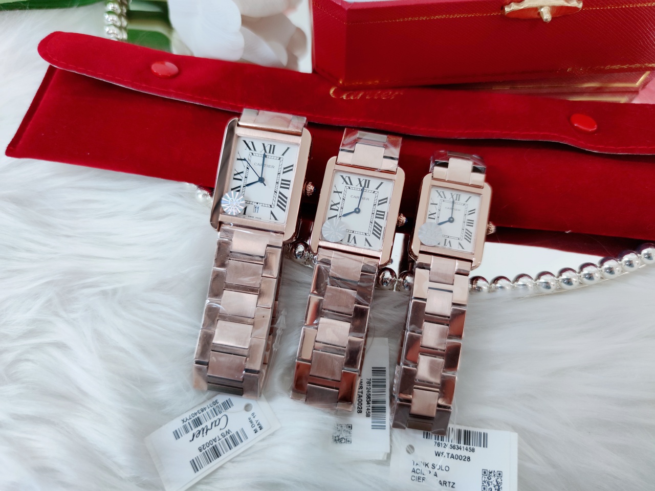 [White case 330 rose gold 350 diamonds +30] Cartier Tank Solo watch, high quality original version ? original opening ? mold, Swiss quartz ? movement. Table ? steel shell, circular bead ? crown, Mosaic of a ? convex circle shape ? into spinel, silver plat