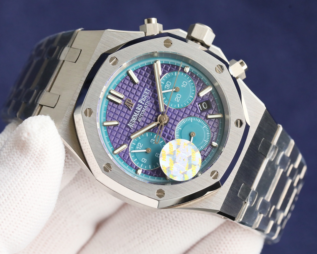 HBF Factory ??????? Audemars Piguet late 2024 blockbuster
Top market version (original mold, three shell sets, 1:1 original replica, thinnest and best, no fake at first glance)
Audemars Piguet Royal Oak 263311.OO.1220ST.01 Chronograph!
1 ? with the same (