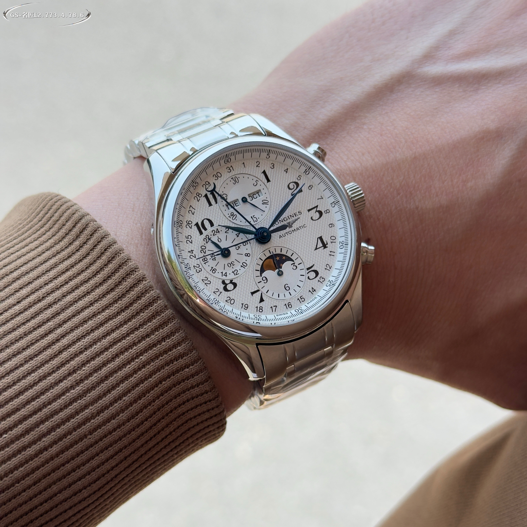 GS factory has once again reached the peak of reissue, meticulously crafting the Longines Master Moon Phase L2.773.4.78.6 watch - a collection of exquisite masterpieces in one piece, with an exquisite layout and an excellent appearance!
[Purchase three or