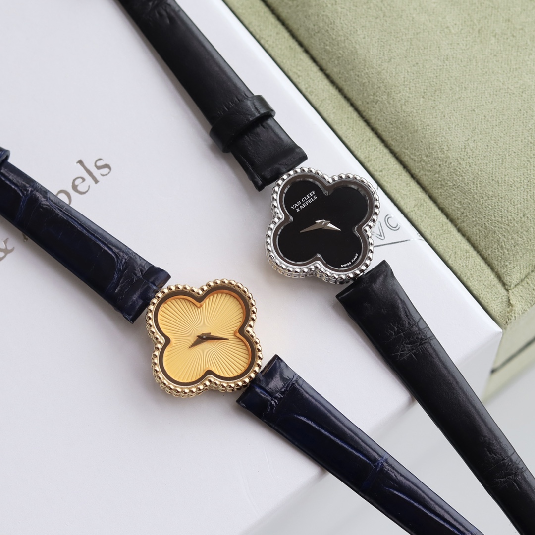 VCA Van Cleef & Arpels Four-leaf Clover Alligator Leather watch ?
Bracelet made of 925 sterling silver ? natural gemstones
Salt and Sweet chain strap watch let the lucky four-leaf clover ?? watch bring you luck every minute and every second. Electroplated