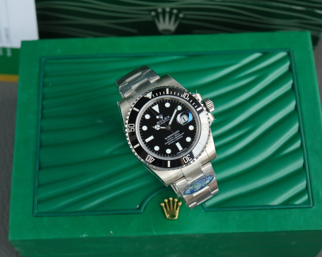 Today 's recommendation ??N+ version, 41mm/40mm 3135 movement ??
ROLEX submariner
1:40mm/41mm with 1:1 Super 3135 Shanghai integrated movement
2: Whole watch 904L stainless steel/with ar factory steel strap
3: The only calendar font matching in the entire
