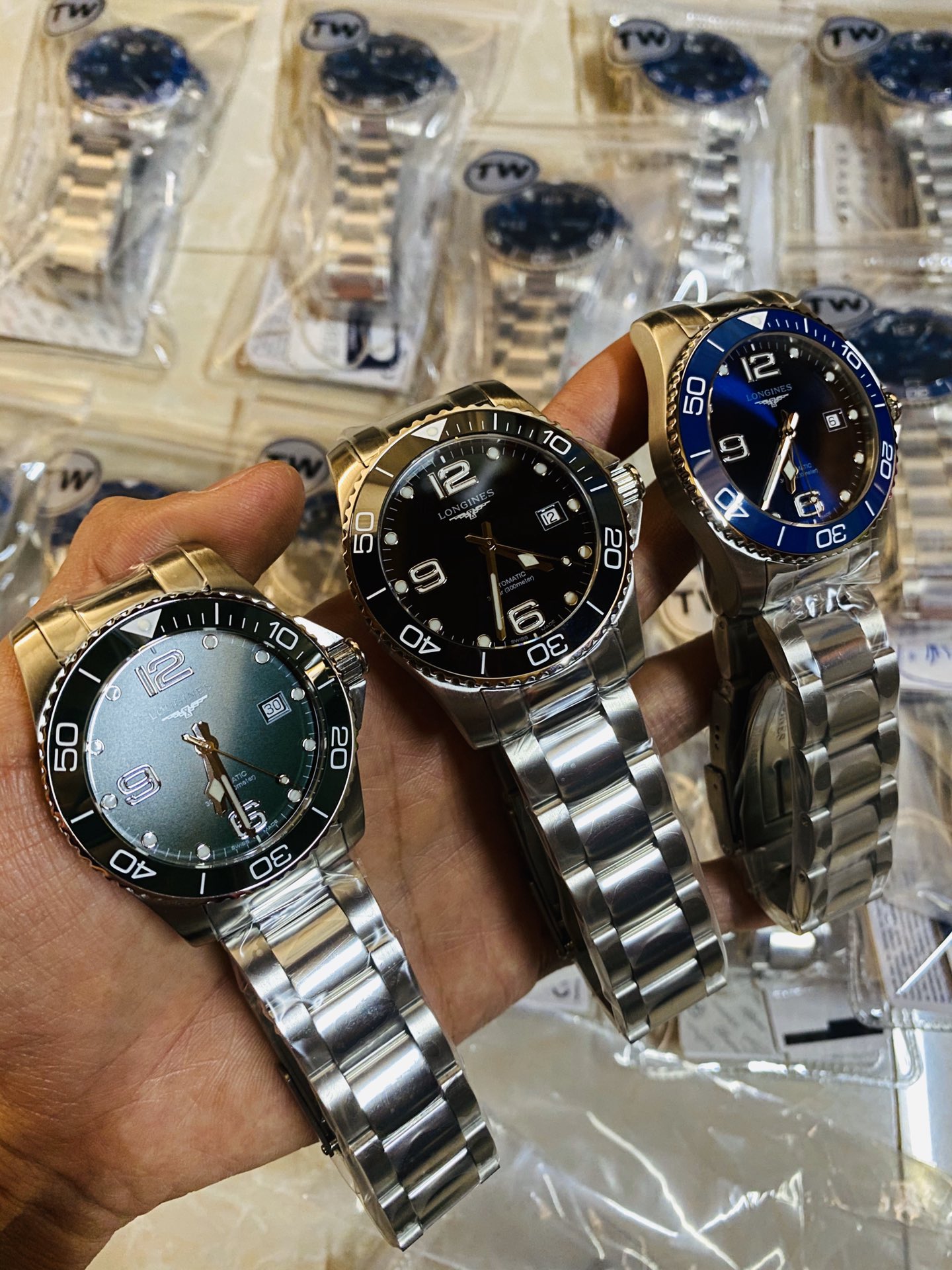 TW white case 700 rose gold 750
TW Factory [One watch one card, three codes in ONE] TW Longines Conquest ???LM1 The king of water, GLORY DESCENds. Cut through the waves, forge ahead. Produced by TW, it must be a masterpiece.
[Case] The watch measures 41X1