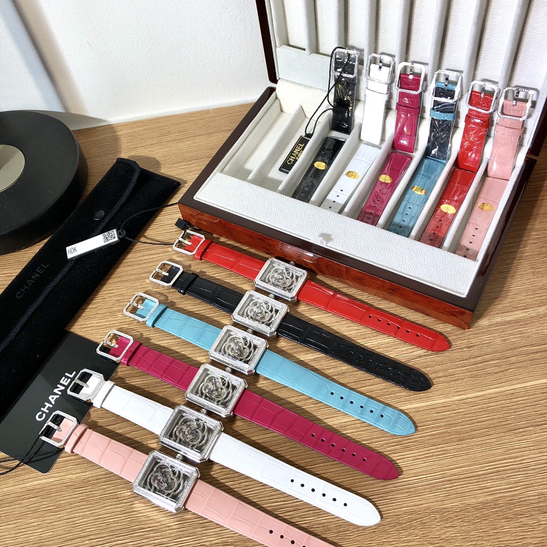 ?? Live Chanel Premiere! Camellia is a symbol of the spirit of Chanel ? ernay ?. Whether it's fashion or ? beads or ? jewels and watches, in ? Nai's ? 'er world, the original ? element ? of camellia is not present. Coco Chanel Zhong ? Shan loved ? camelli