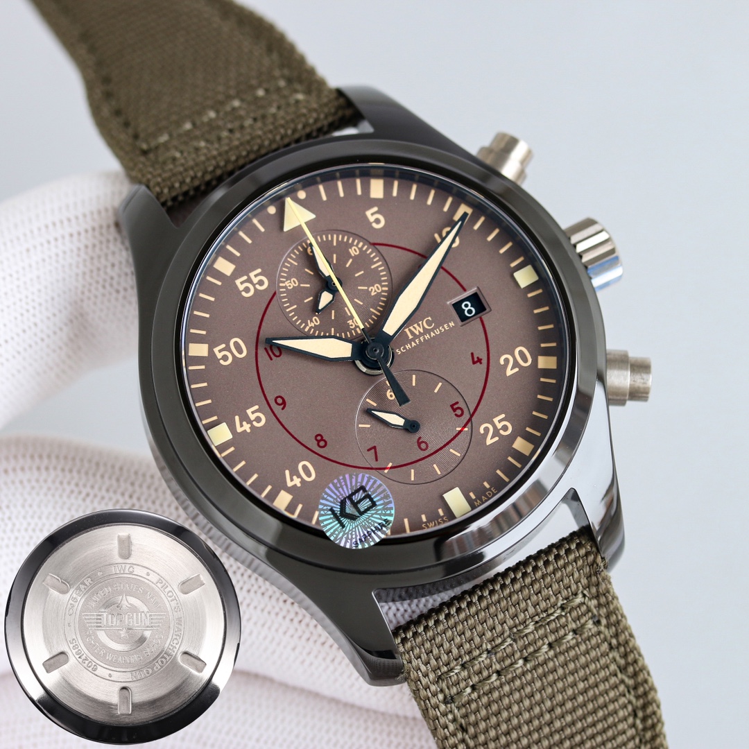 1900 ??
The latest masterpiece is the IWC Pilot Ceramic series watch - "Blue Angel ?" special edition/Mercedes-AMG Petrus Team Special Edition! [Great Details] [Case] Watch dimensions 44.5 mm X15.5 mm 1. Ceramic finish to prevent oxidation and corrosion; 