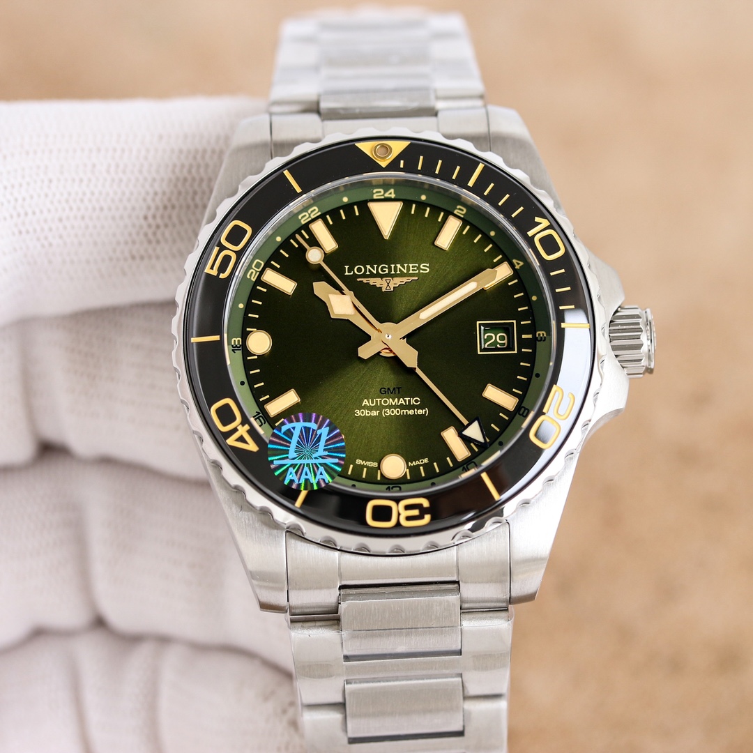 Unified 1300
Strong arrival!! Longines HYDROCONQUEST Diver collection adds a new GMT (Dual Time zone) mechanical watch
Hour, minute, second and date display. 24-hour hands with time zone functionality
Inspired by water sports, the collection features a un