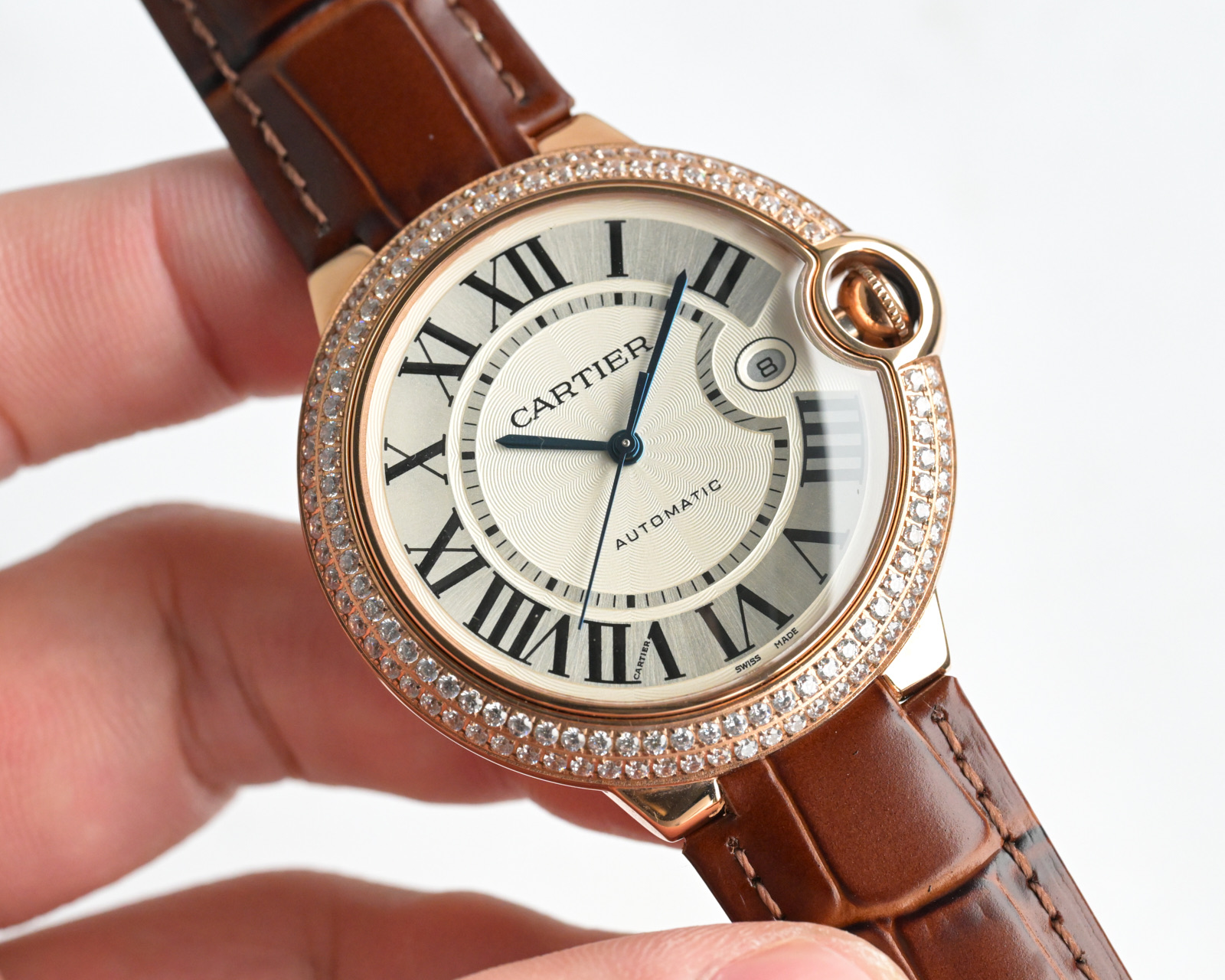 Uniform: 1600
(Casa 18k gold watch) Blue Balloon collection men's 42mm mechanical arrival, alligator leather strap...
Although mechanical watches are more upscale than quartz watches, many people are not very familiar with mechanical watches, so they may 