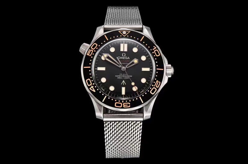 2824 movement steel case: 1250
V3 version upgrade, original mold opening, top market version! Omega Seamaster 300 Bond 007- No Time to die release original mesh belt, developed as genuine. The new case back features the NAIAD with the original imported mo