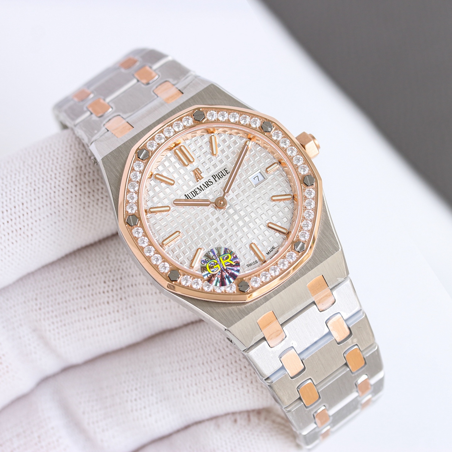 White steel 1300, rose steel 1350, diamond ?50
AUDEMARS PIGUET Royal Oak 67651OR ladies Quartz watch ~ Shining debut! Goddess-like versatility, sparkling and charming!
GR purchase genuine products, disassemble and mold, complete CNC grinding, check and ad