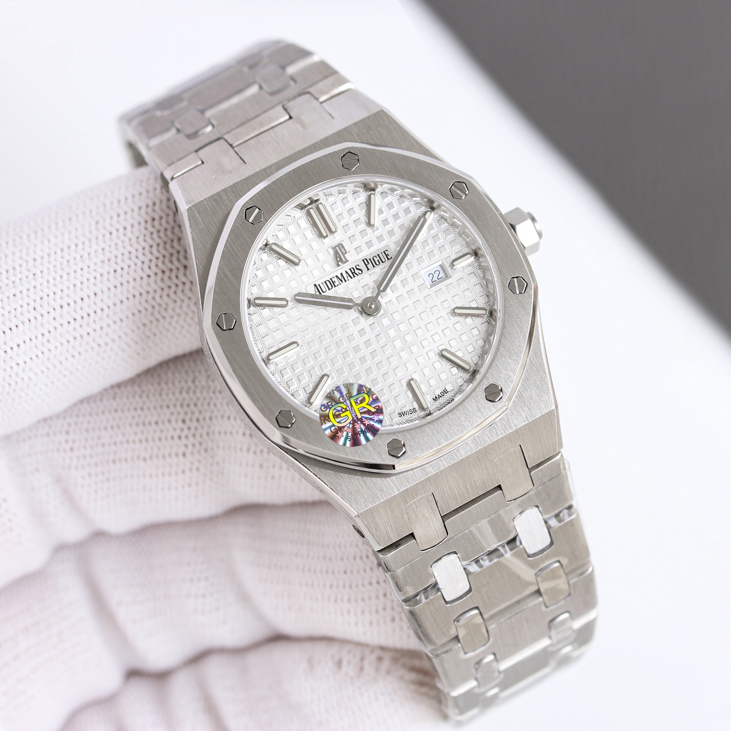 White steel 1300, rose steel 1350, diamond ?50
AUDEMARS PIGUET Royal Oak 67651OR ladies Quartz watch ~ Shining debut! Goddess-like versatility, sparkling and charming!
GR purchase genuine products, disassemble and mold, complete CNC grinding, check and ad