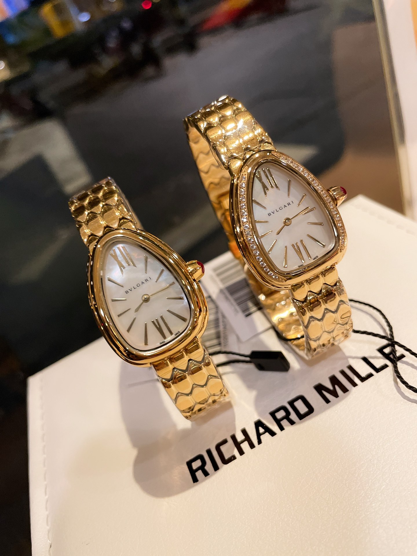 ?? White 280 gold 300 diamonds ?20

(Check for high quality ??)
During the 2019 Baselworld International watch and Jewellery show, Bulgari's new Octo Finissimo watch made a stunning debut, setting a new record for the thinnest watch in the industry for th