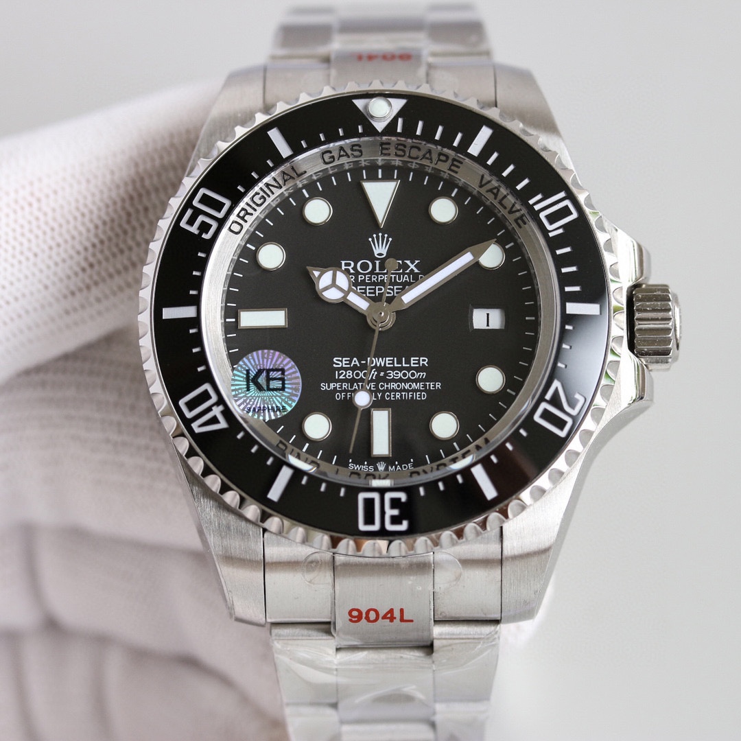 2836 movement :1300
3235 movement: 1650
Rolex /3235 SEA-DWELLER The essence of the 44mm replica of the Ghost King, parallel purchased version of the Ghost King SEA case in stainless steel to match the original, original ceramic bezel, three-dimensional sc
