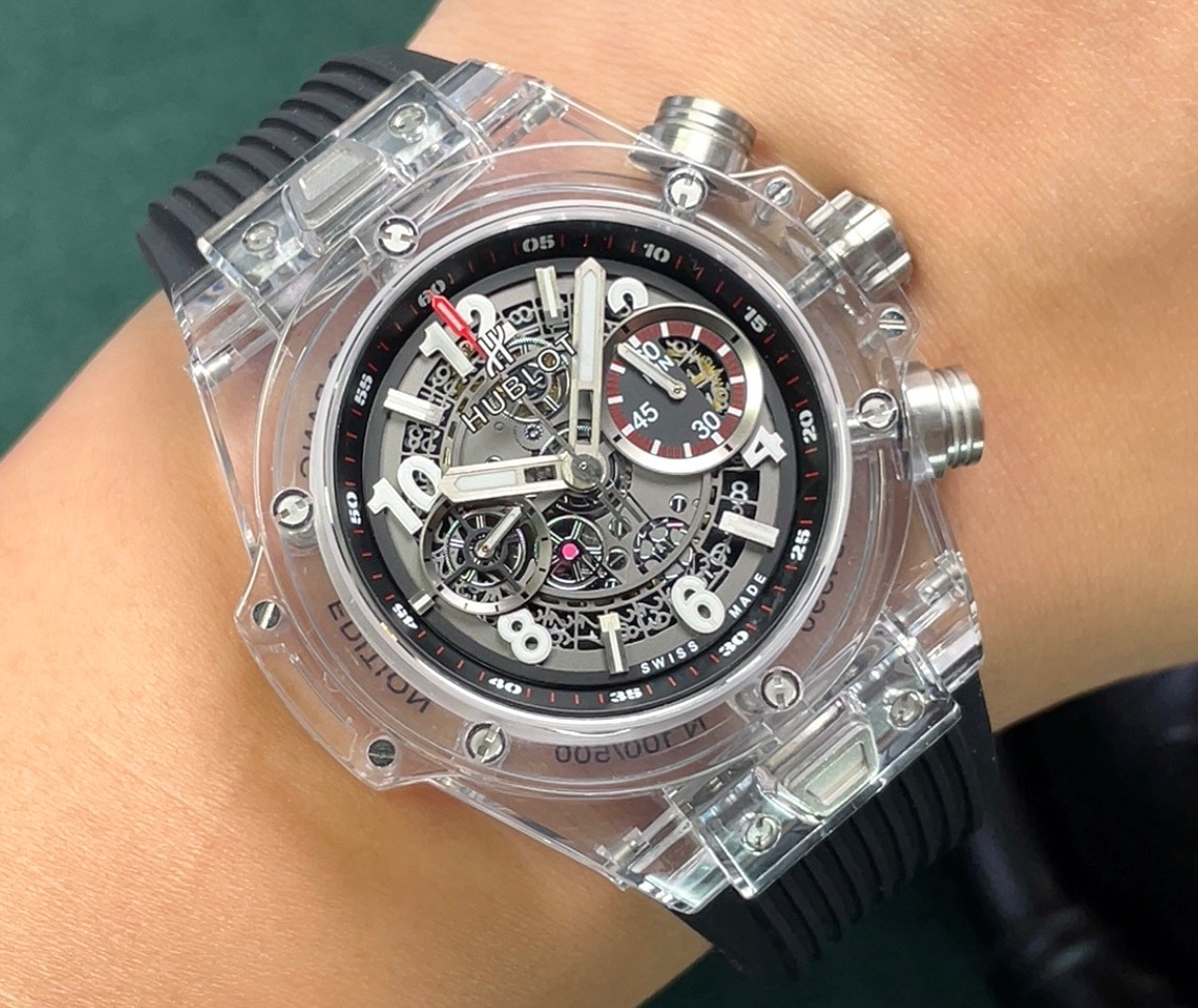 ?? HUBLOT ?? Hublot's best reissue of the year - Hublot BIG BANG series 411.JX.4802.RT "Transparent Watch"
[Great Details] 1. Reproducing the intricate skeletonized layout behind the dial of the original, 2. Using the same acrylic plexiglass as the origin