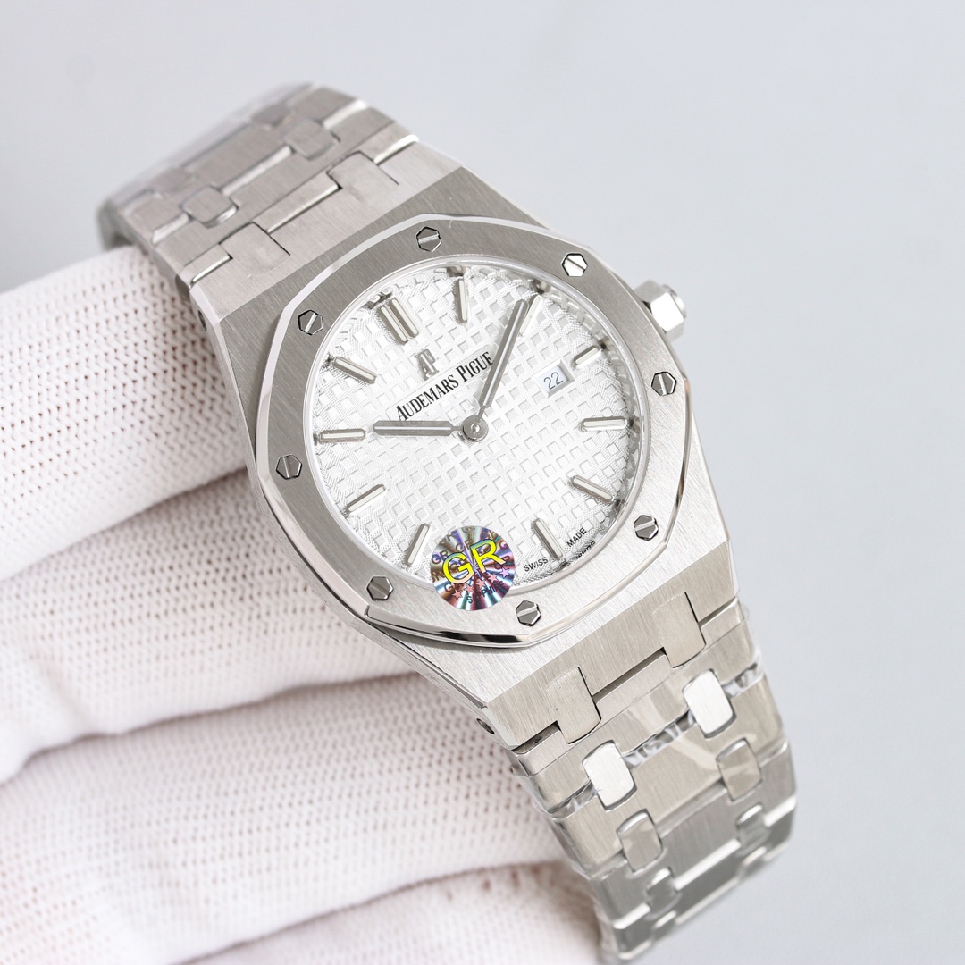 White steel 1300 Gold 1350 (plus 50 with diamond)
AUDEMARS PIGUET Royal Oak 67651OR Ladies Quartz watch ~ Shining debut! Goddess-like versatility, sparkling and charming!
GR purchase genuine products, disassemble and mold, complete CNC grinding, check and