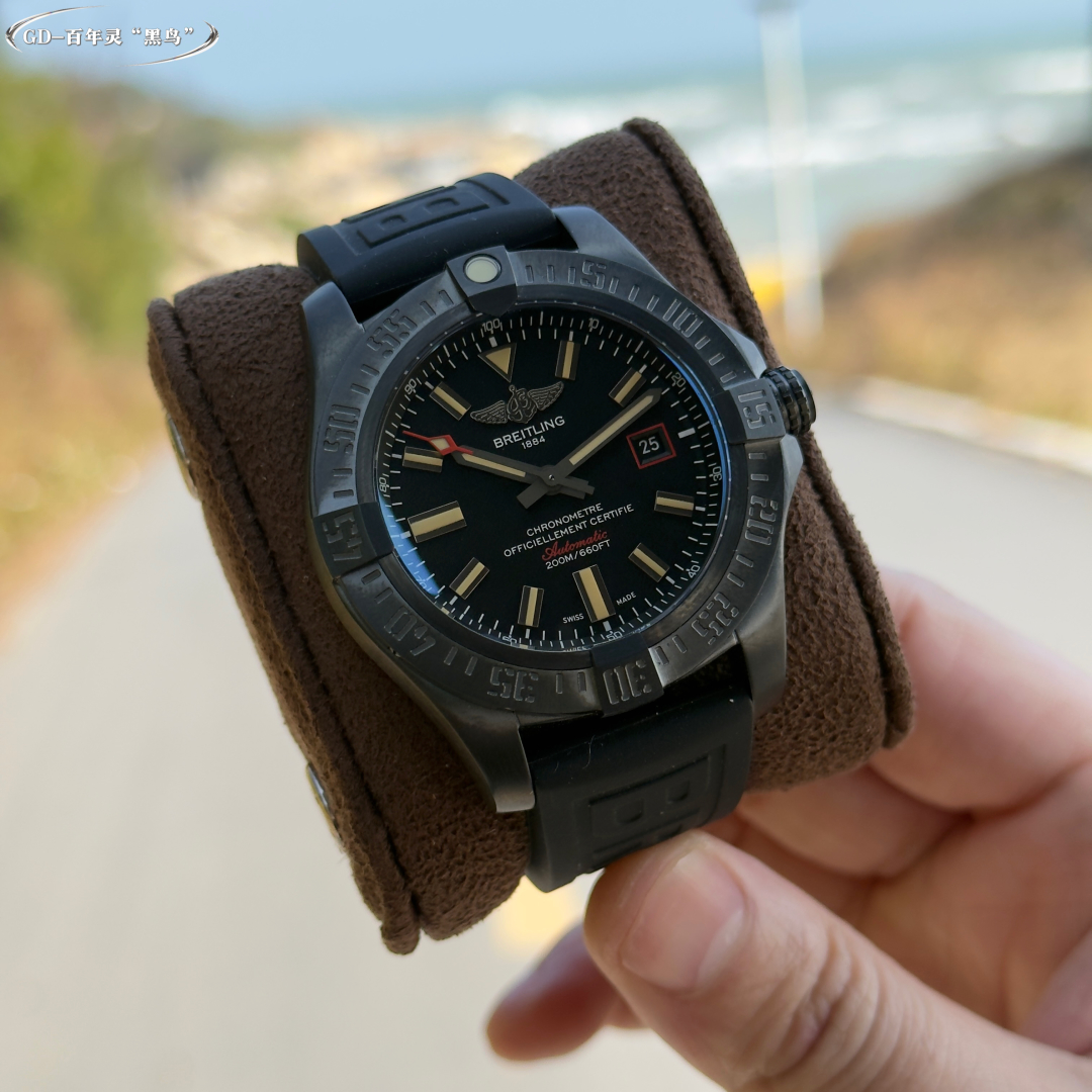 GD New Product Recommendation [Black Titanium Wings to Soar in the Sky]
Breitling Blackbird Reconnaissance Watch, hot release. The cool titanium case showcases the brand's masculine charm and offers a light and comfortable grip!
The GD team purchased genu